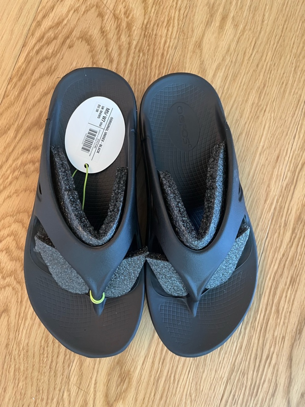 OOFOS Black 00ahh Recovery Flip Sandal - Picture 2 of 3